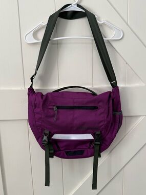 patagonia women's shoulder bag Critical Mass Messenger  film laminate Large main compartment with simple hook closure  Patagonia Women's Shoulder Bag